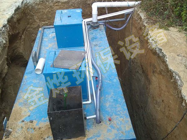 工廠住宅小區(qū)污水處理設(shè)備安裝現(xiàn)場(chǎng)